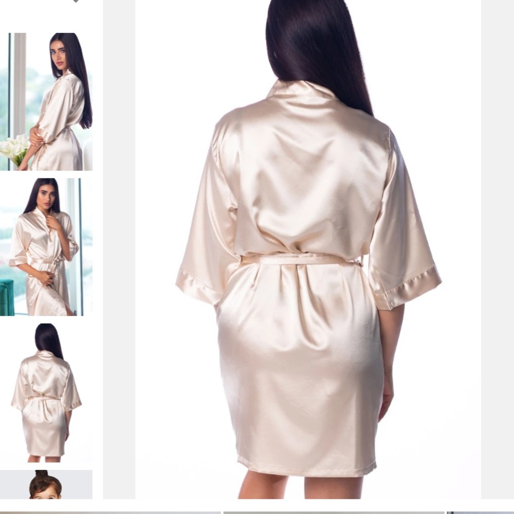 Gorgeous satin robes in champagne - Picture 2 of 3